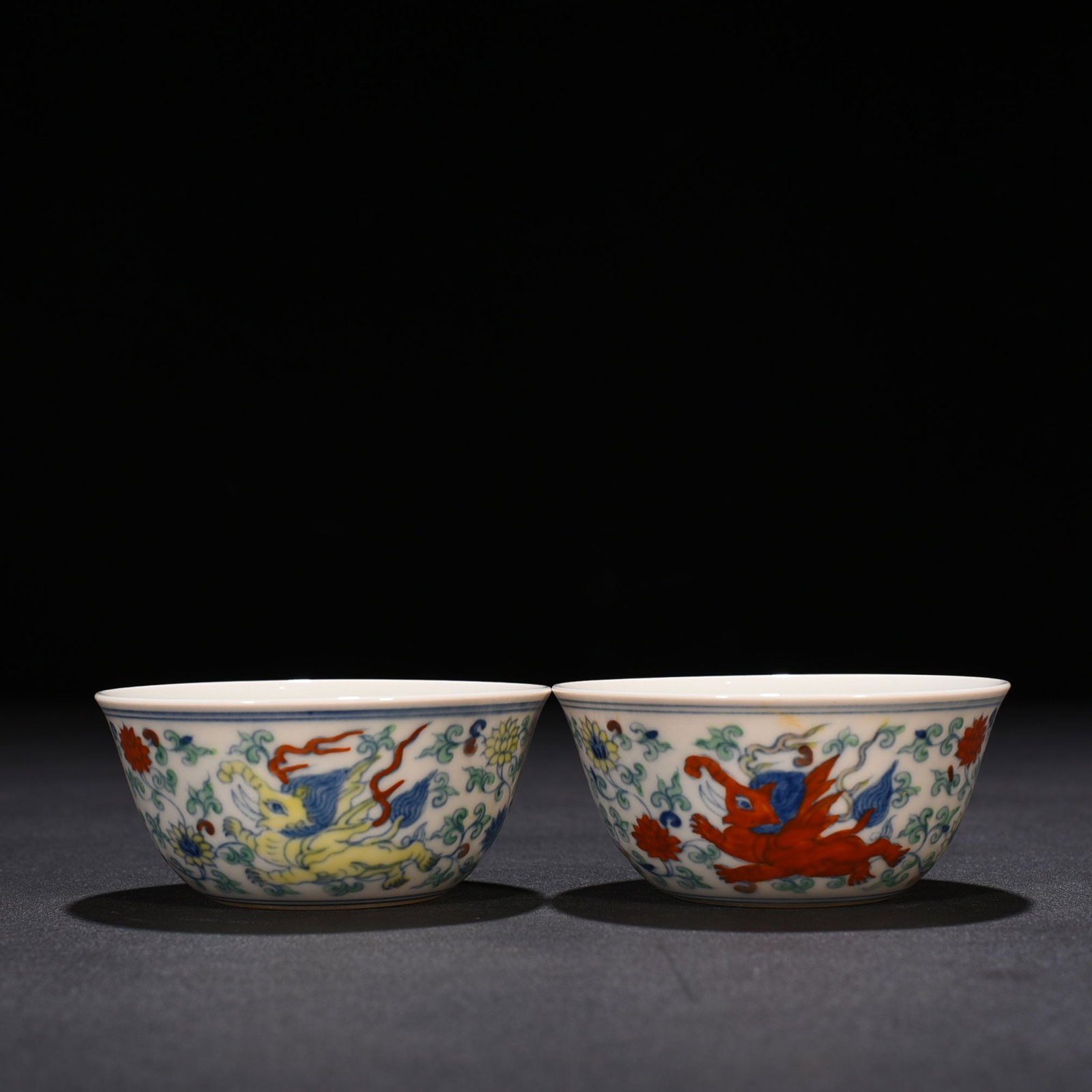 An Exquisite Chinese Doucai vat cup (1 of 8)