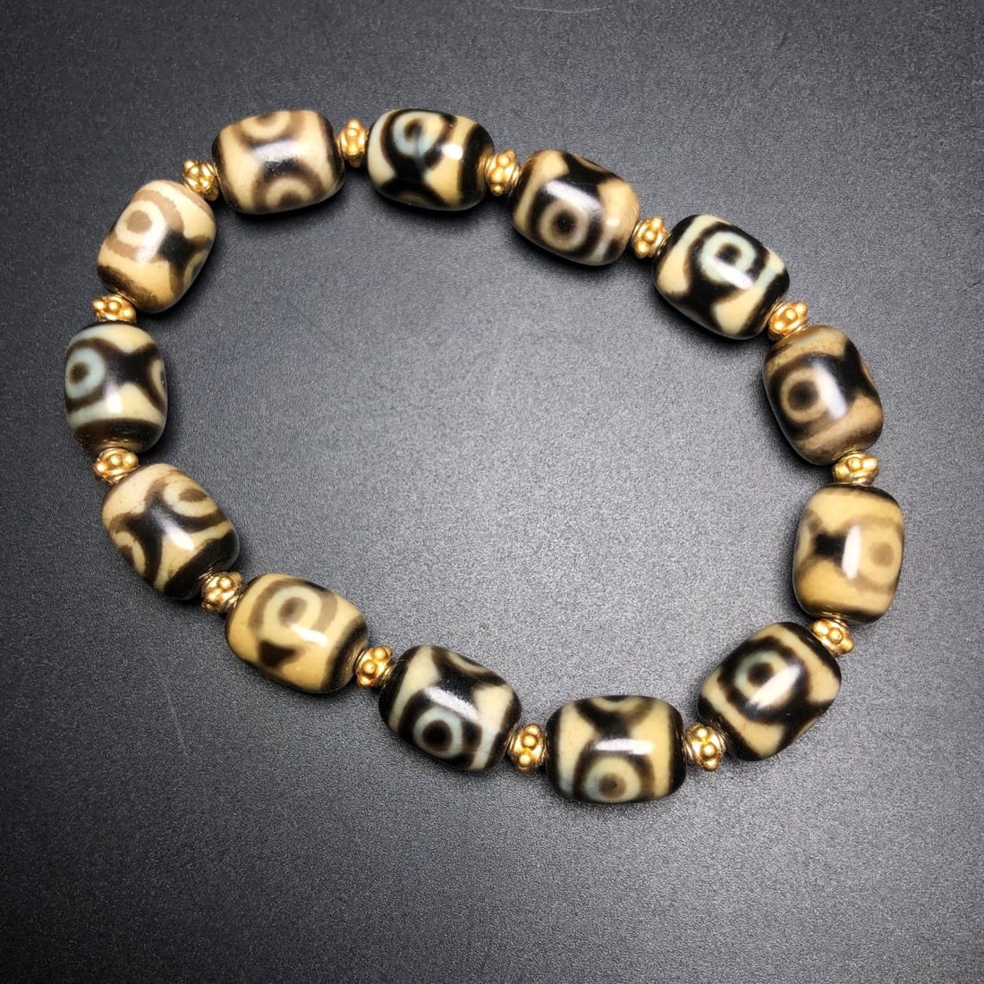 Chinese Natural Agate DZI Bead Bracelet: Size: Width 1.4 cm - Height 1 cm Materials: Agate Dynasty: Qing dynasty Attribution: Qianlong Period Object: Dzi bead bracelet