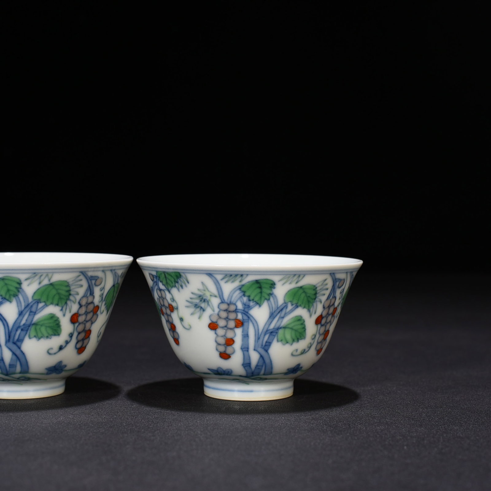 An Exquisite Chinese Doucai Grape Pattern Cup - 2