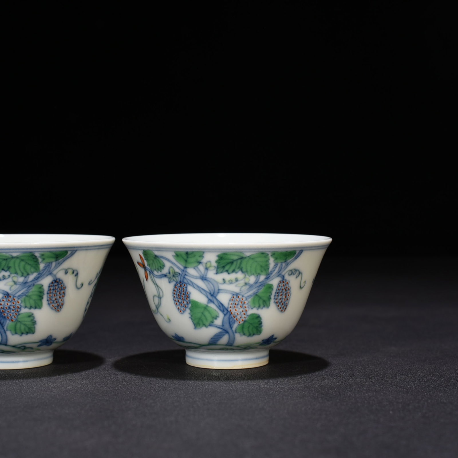 An Exquisite Chinese Doucai Grape Pattern Cup - 5