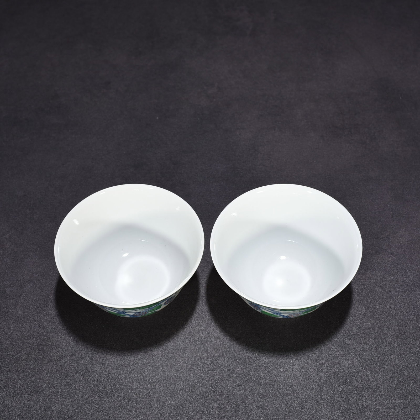 An Exquisite Chinese Doucai Grape Pattern Cup - 6