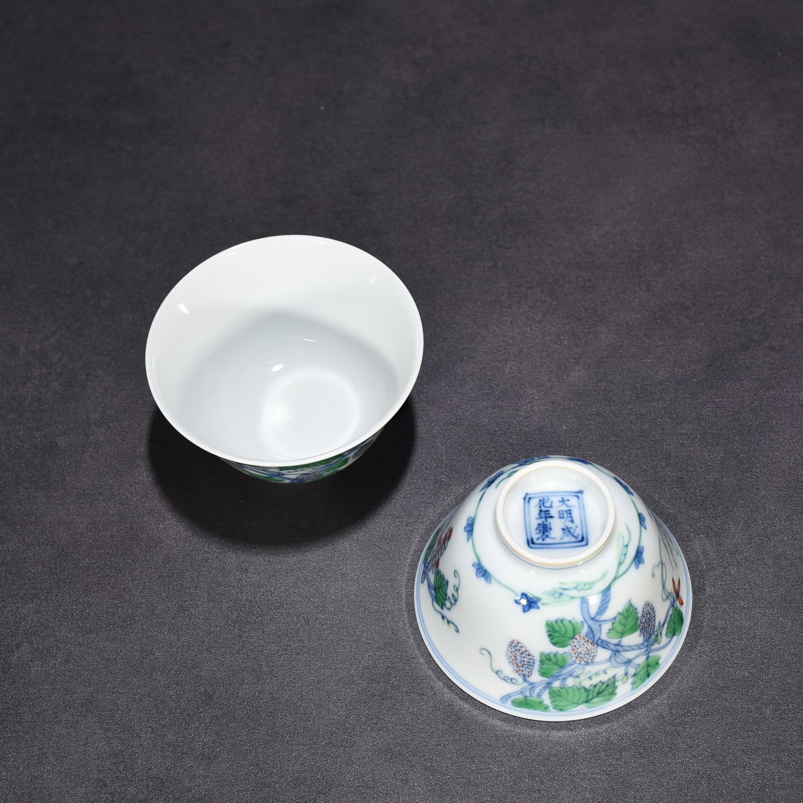 An Exquisite Chinese Doucai Grape Pattern Cup - 7