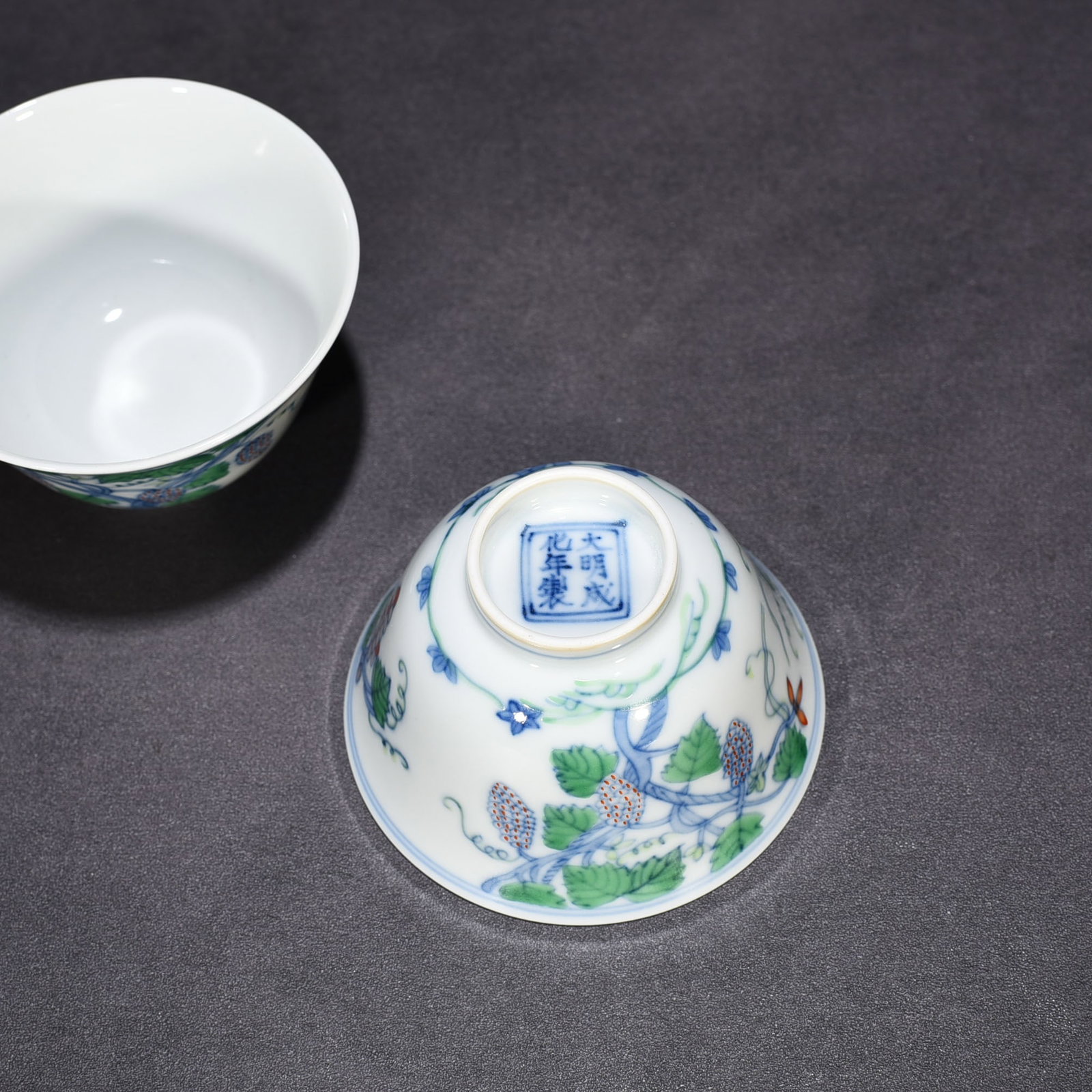 An Exquisite Chinese Doucai Grape Pattern Cup - 8