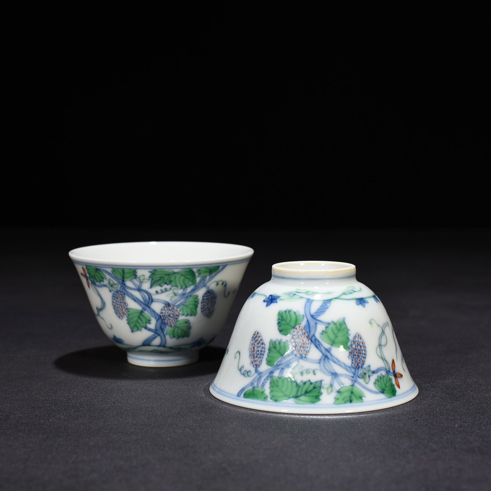 An Exquisite Chinese Doucai Grape Pattern Cup - 9