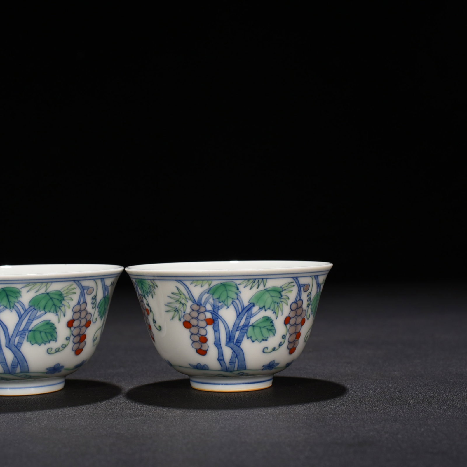 An Exquisite Chinese Doucai Grape Pattern Cup - 2