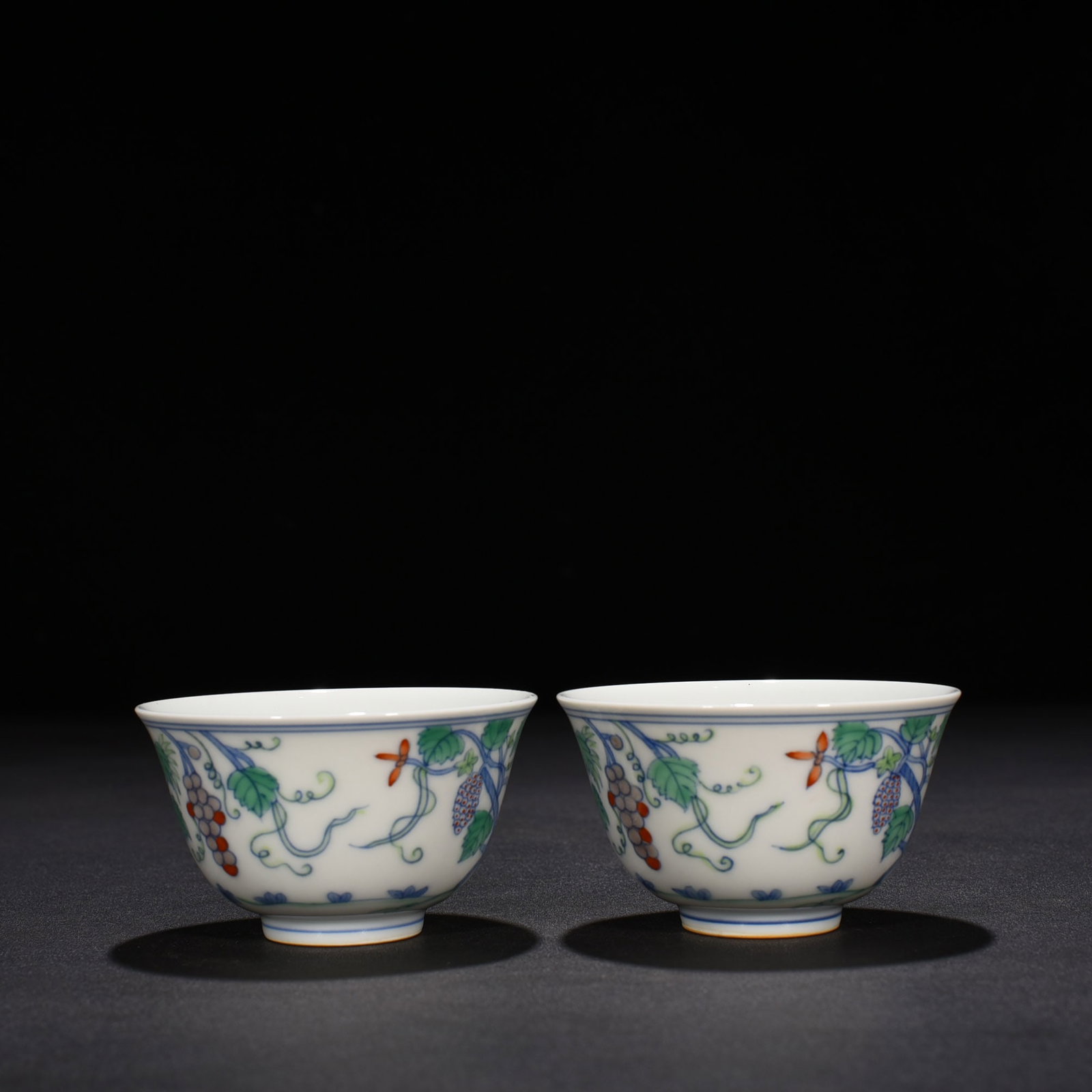 An Exquisite Chinese Doucai Grape Pattern Cup - 3