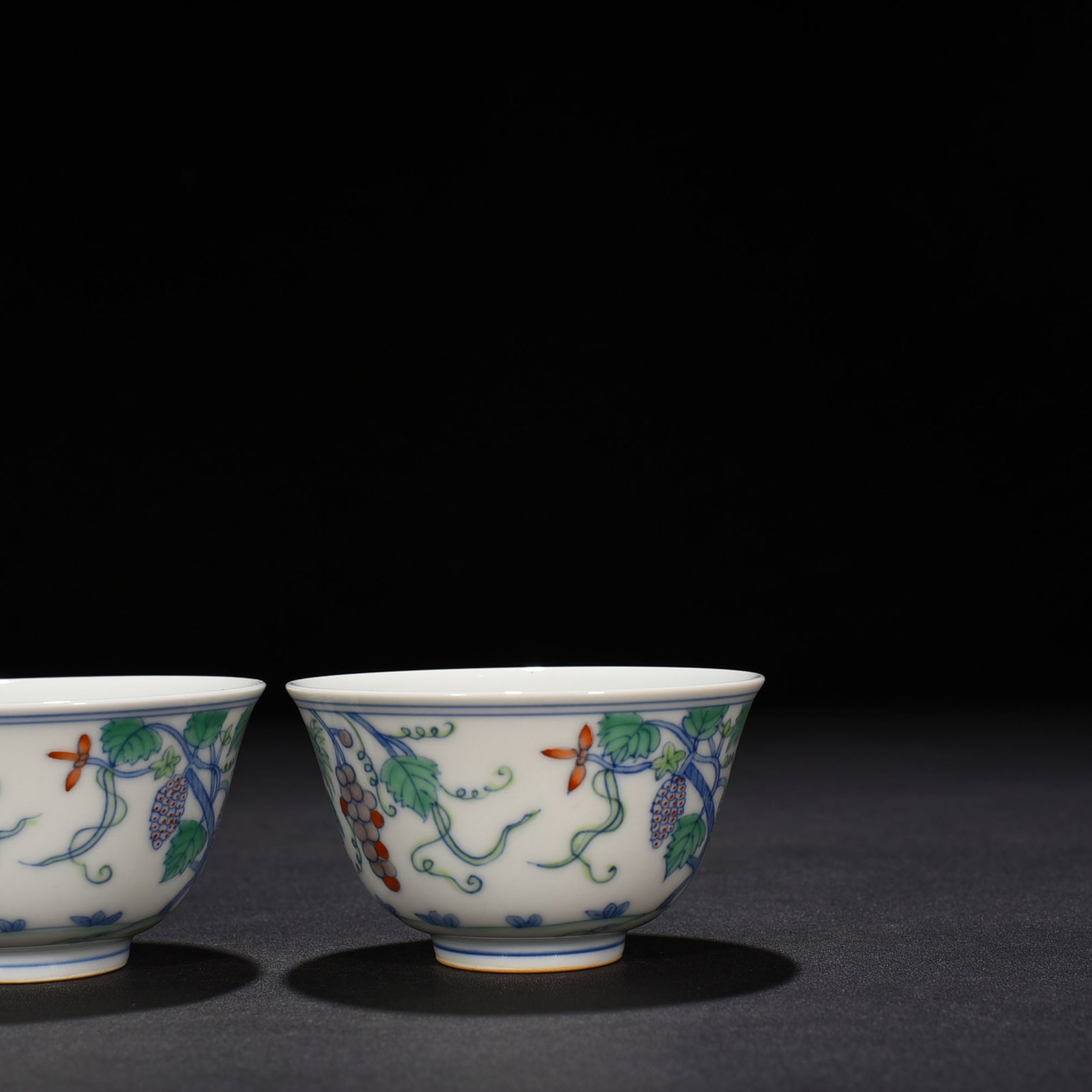 An Exquisite Chinese Doucai Grape Pattern Cup - 4