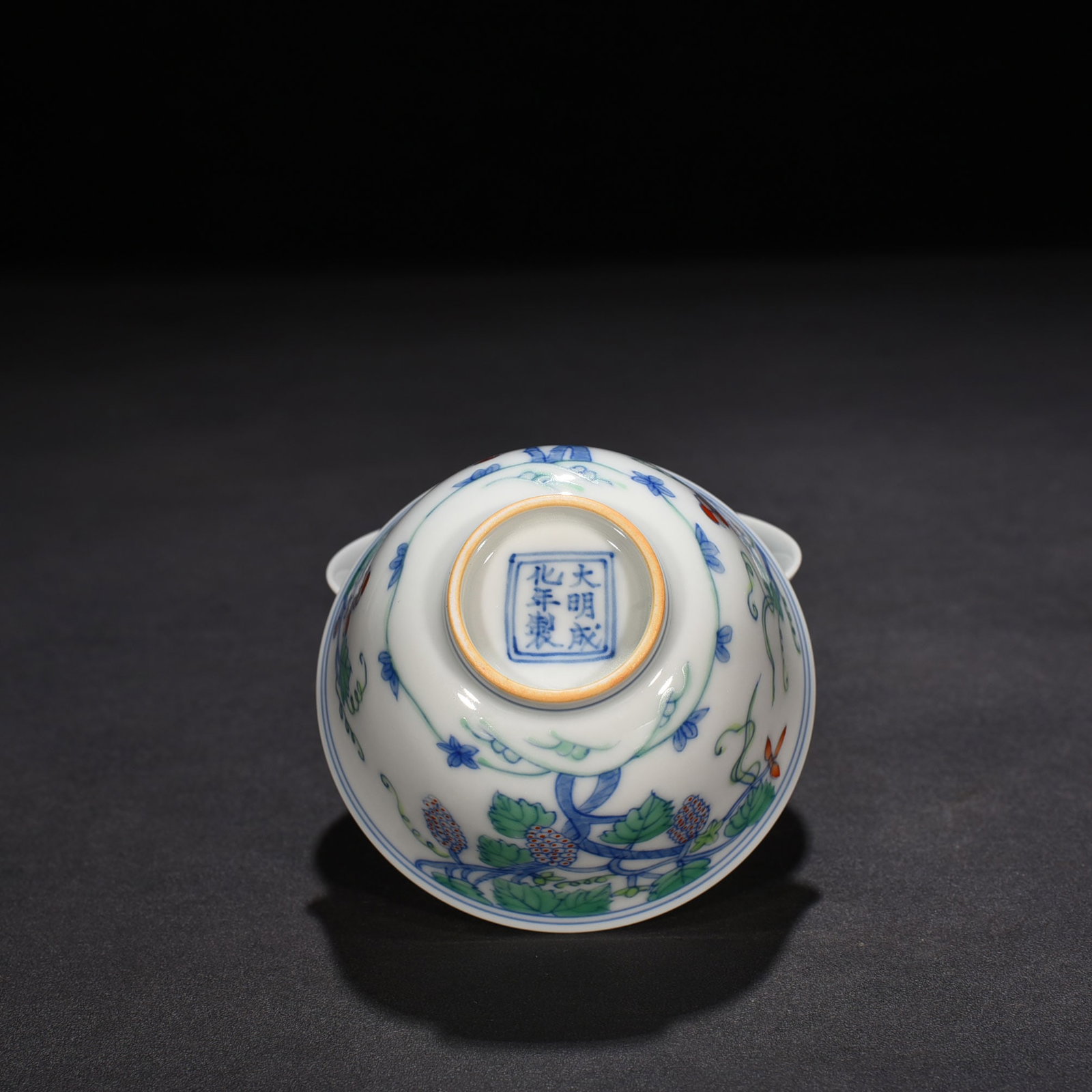 An Exquisite Chinese Doucai Grape Pattern Cup - 9