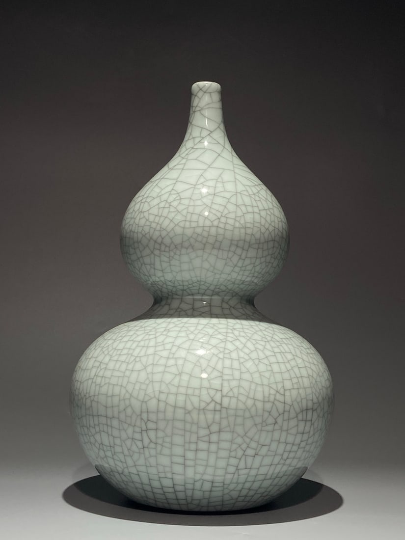 An Exquisite Chinese imitation brother glazed gourd Porcelain vase (1 of 8)