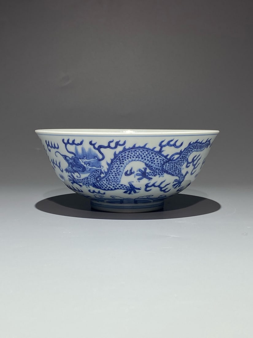 An Exquisite Chinese blue and white dragon pattern Porcelain bowl (1 of 8)