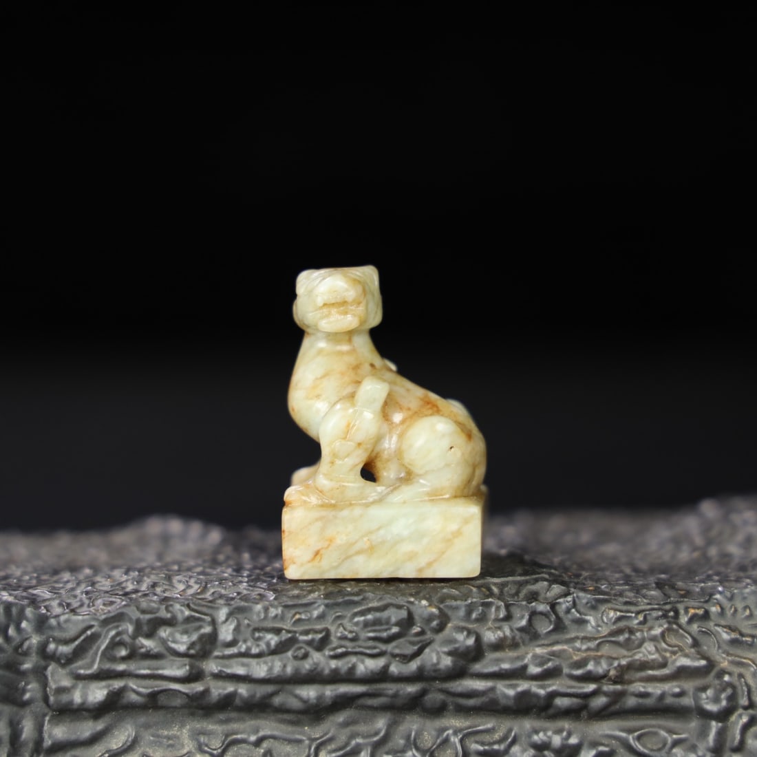 Chinese Natural Jade Carved Seals: Size: Height 3.8 cm - Width 2.5 cm Materials: Jade Dynasty: Qing dynasty Attribution: Qianlong Period Object: Seals