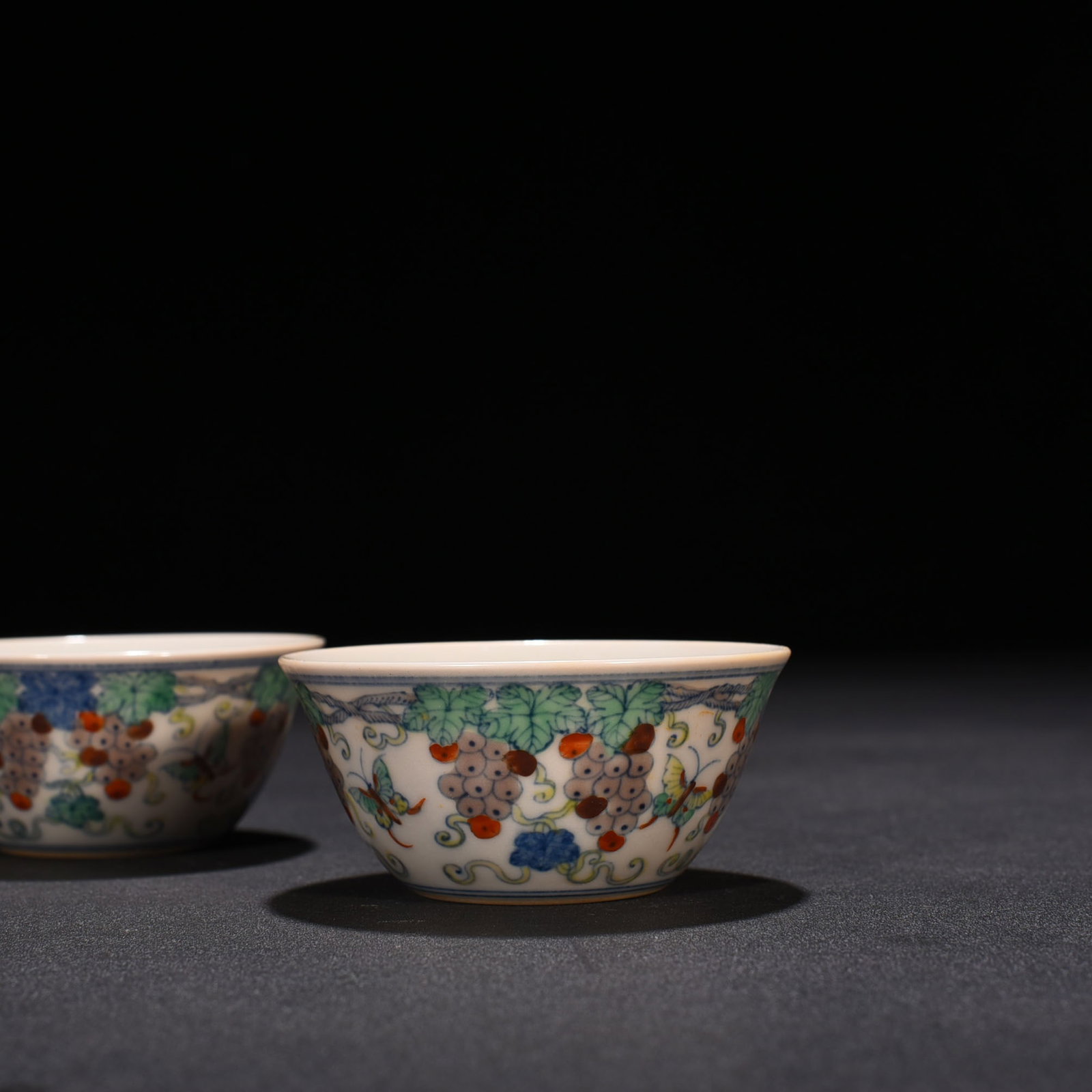 An Exquisite Chinese Doucai Grape Pattern Cup - 2