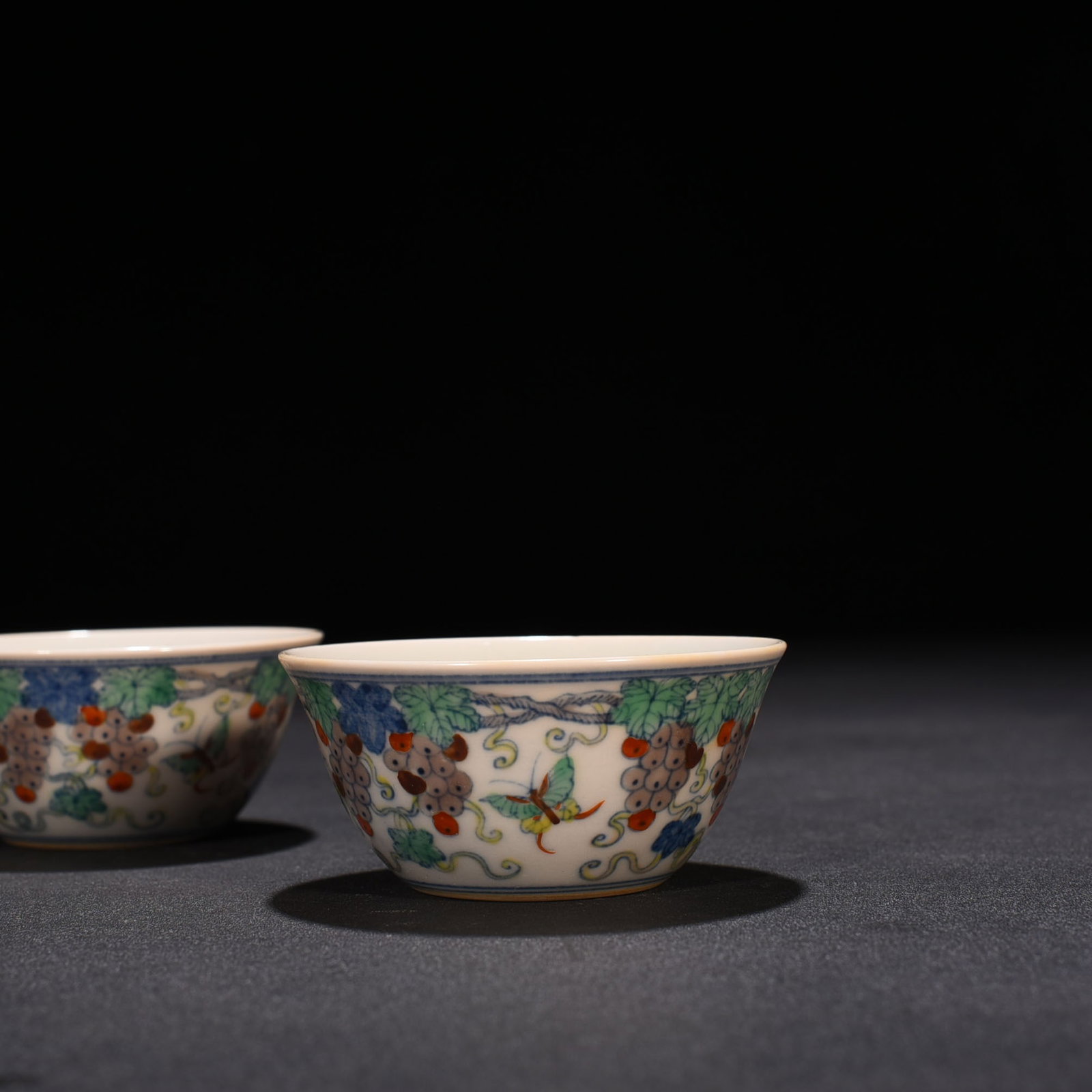 An Exquisite Chinese Doucai Grape Pattern Cup - 4