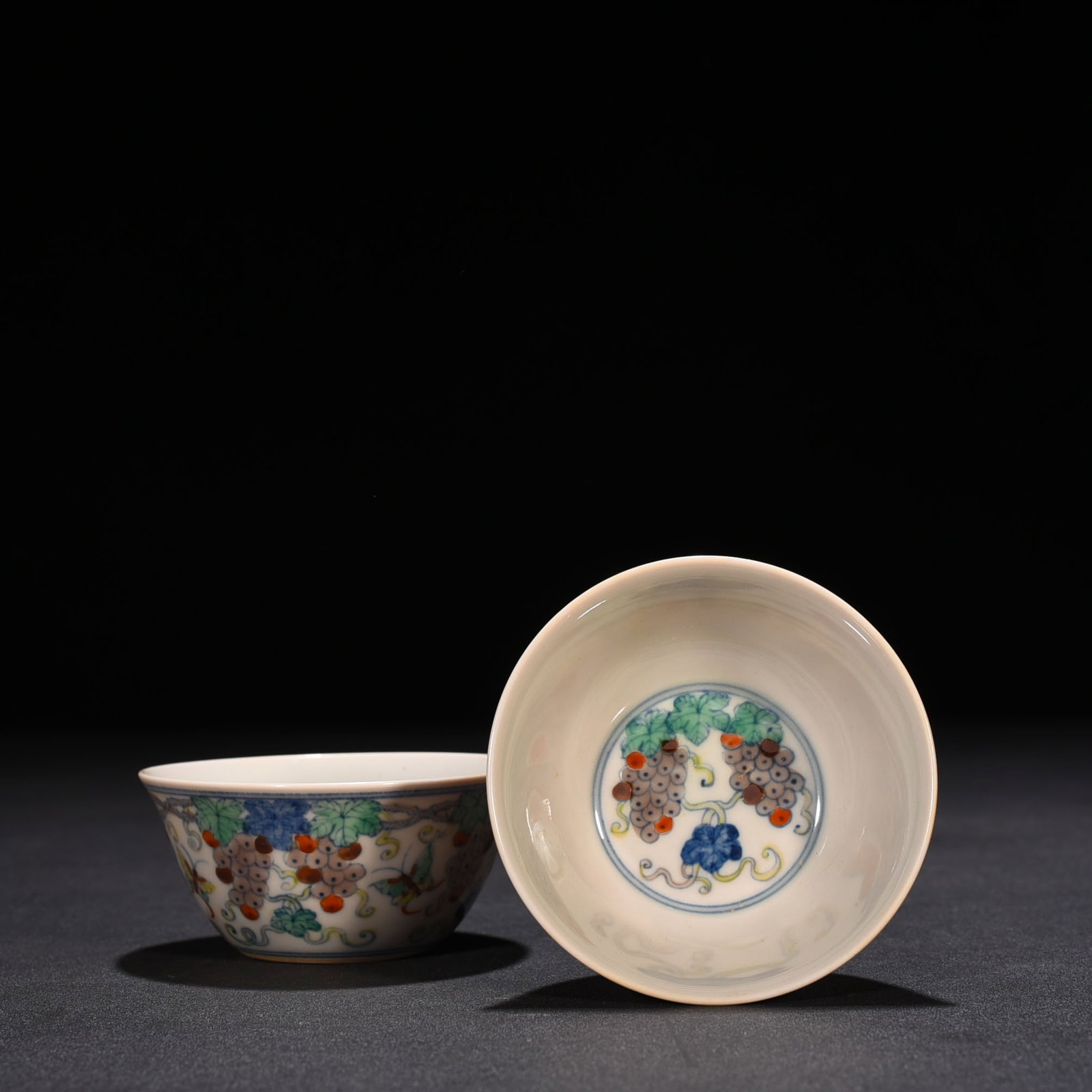 An Exquisite Chinese Doucai Grape Pattern Cup - 6