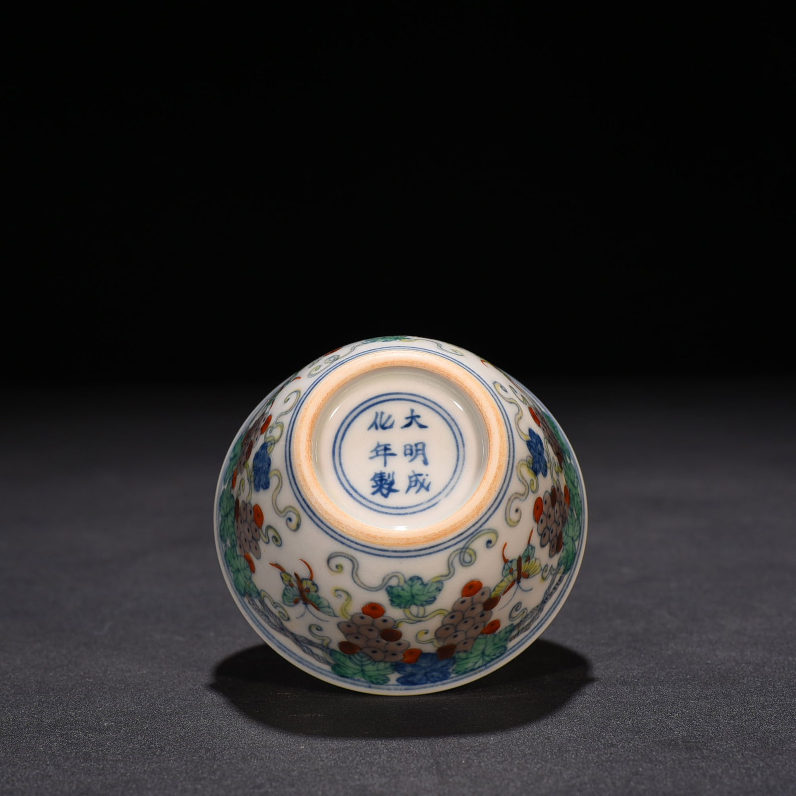 An Exquisite Chinese Doucai Grape Pattern Cup - 7
