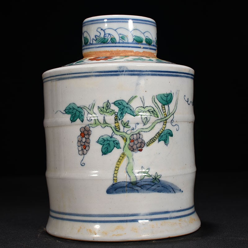 An Exquisite Chinese Doucai Grape Pattern Tea Jar - 3