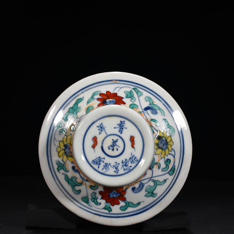 An Exquisite Chinese Doucai Grape Pattern Tea Jar - 5