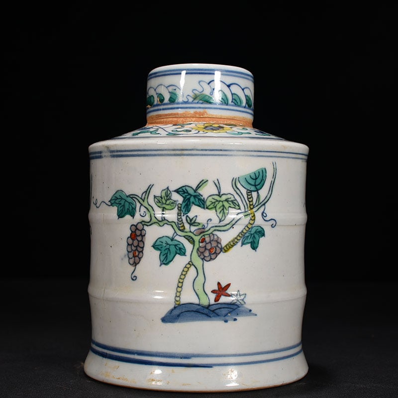 An Exquisite Chinese Doucai Grape Pattern Tea Jar - 6