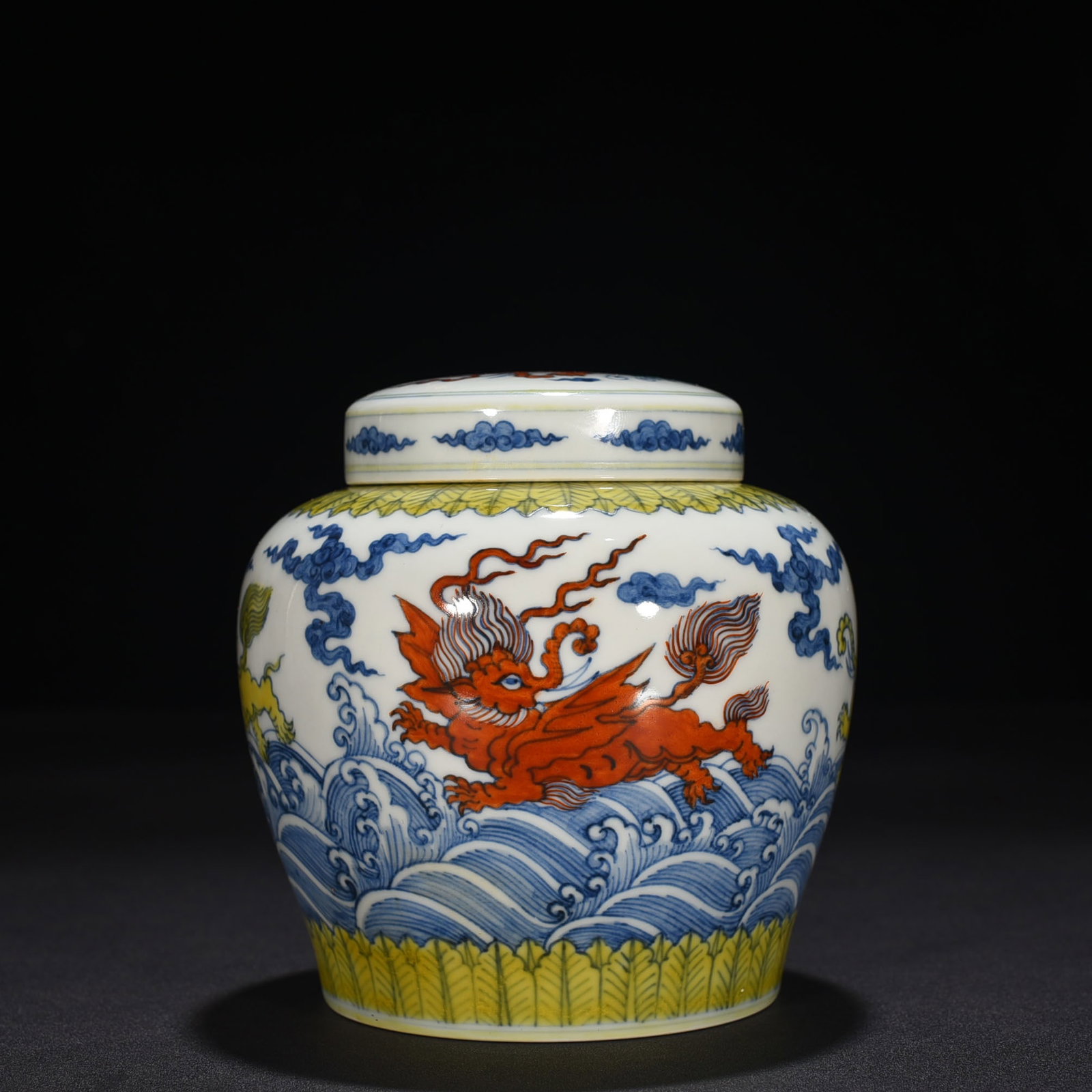 An Exquisite Chinese Doucai jar: Size: Height 15 cm - Widthh 13 cm Materials: Porcelain Time Period:Ming dynasty Attribution: chenghua Object: jar