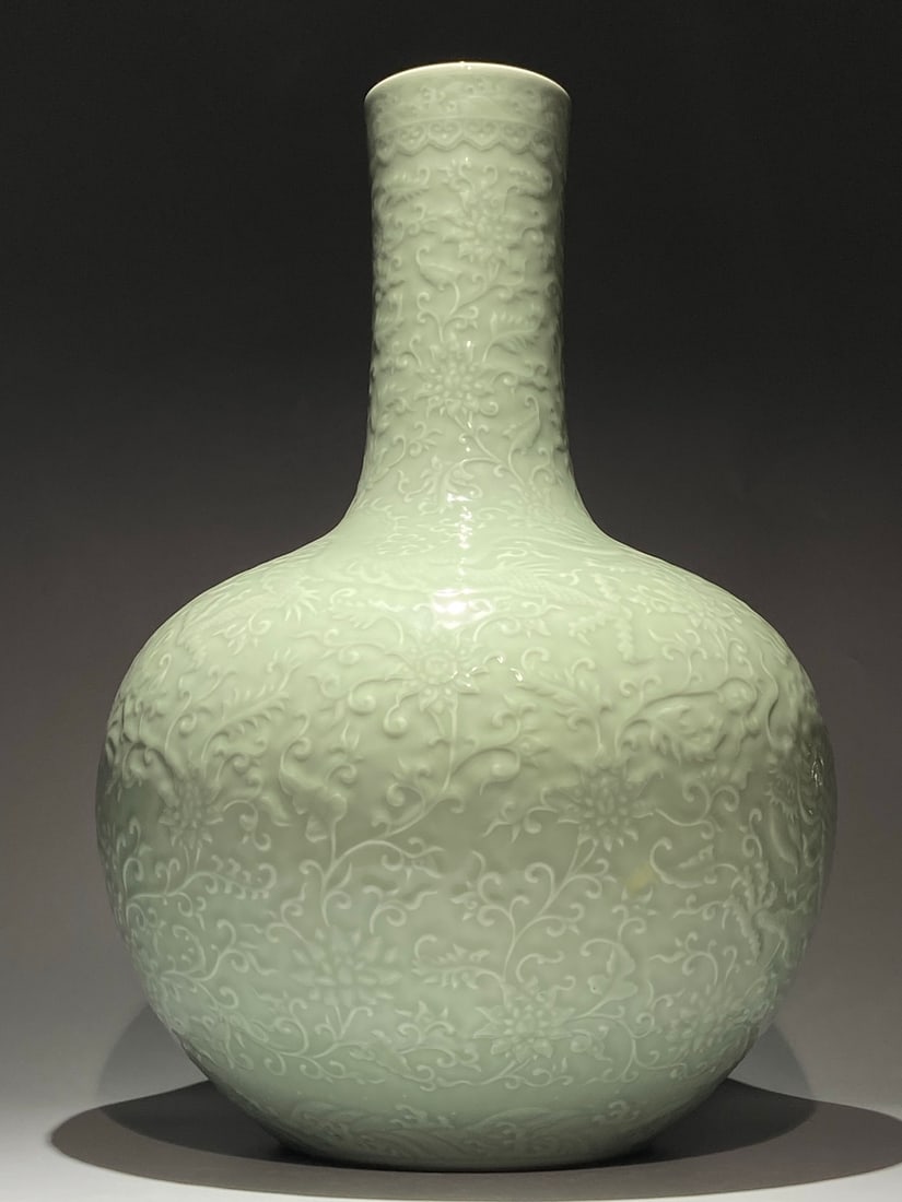 An Exquisite Chinese green celadon glazed dragons branches and lotus patterns Porcelain vase: Size: Height 58.5 cm - Width 40 cm Materials: Porcelain Dynasty: Qing Dynasty Attribution: Qianlong Period Object: vase