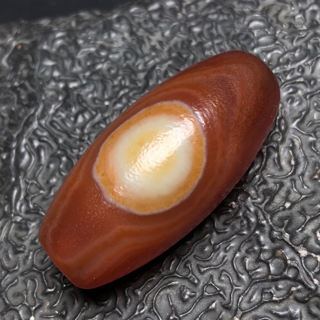Chinese Natural Agate DZI Beads: Size: Width 4.1 cm - Height 1.9 cm Materials: Agate Dynasty: Qing dynasty Attribution: Qianlong Period Object: Dzi Beads