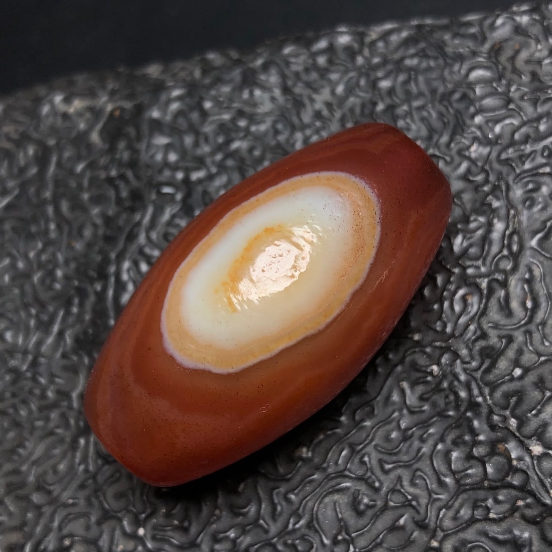 Chinese Natural Agate DZI Beads: Size: Width 4.1 cm - Height 2.2 cm Materials: Agate Dynasty: Qing dynasty Attribution: Qianlong Period Object: Dzi Beads