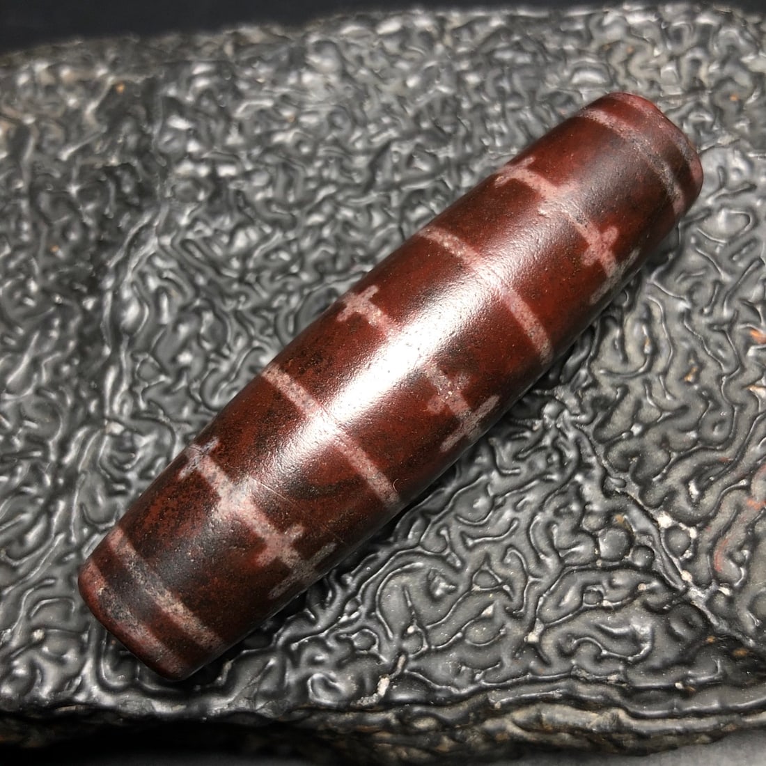 Chinese Natural Agate DZI Beads: Size: Width 5.7 cm - Height 1.5 cm Materials: Agate Dynasty: Qing dynasty Attribution: Qianlong Period Object: Dzi Beads