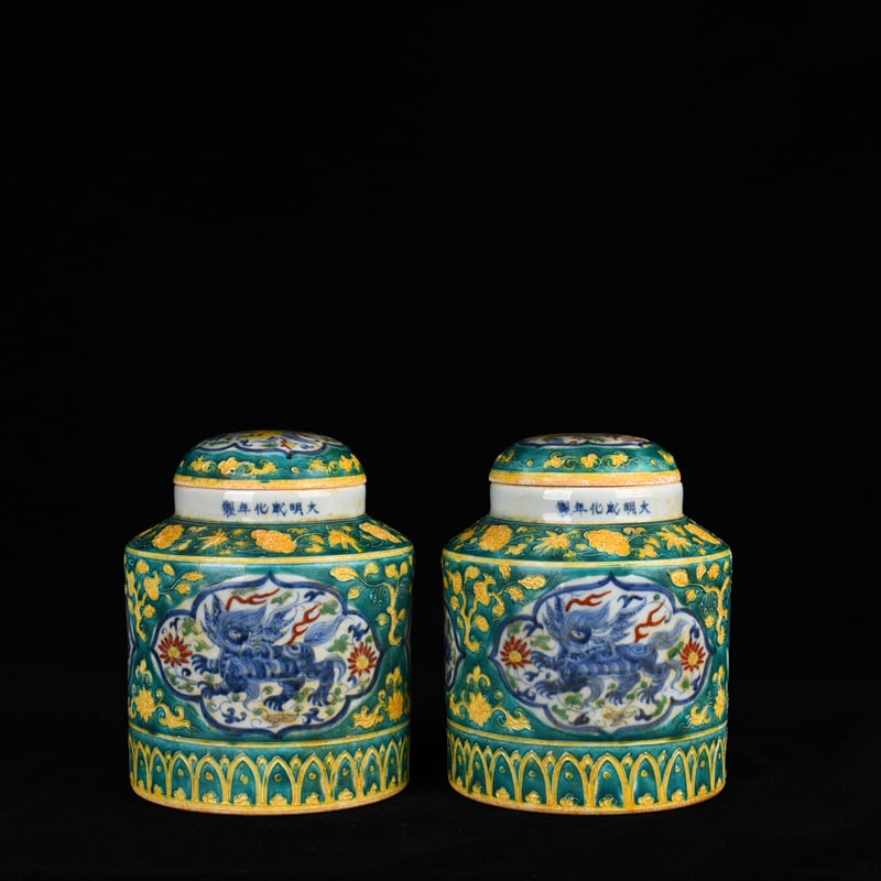 An Exquisite Chinese Huacai Cover Jar: Size: Height 13 cm - Widthh 14 cm Materials: Porcelain Time Period:Ming dynasty Attribution: chenghua Object: jar