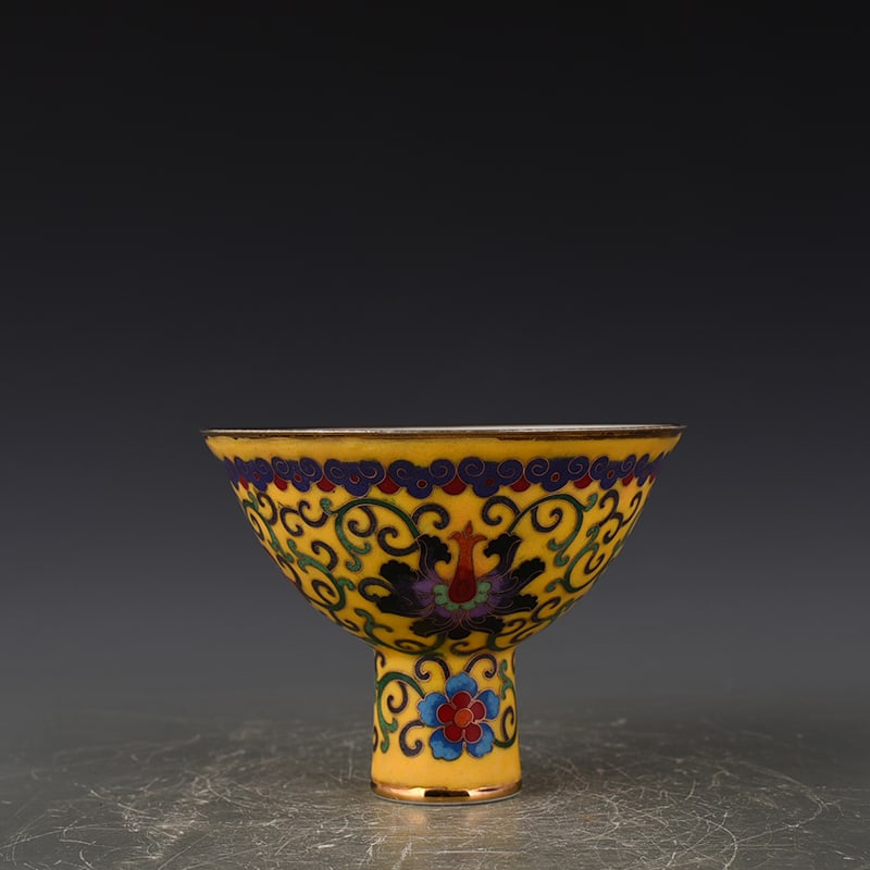 An Exquisite Chinese tall bowl: Size: Height 23 cm - Widthh 13 cm Materials: Porcelain Time Period:Ming dynasty Attribution: chenghua Object: tall bowl