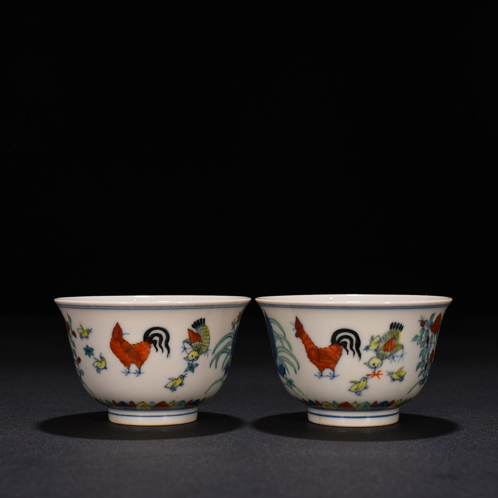 An Exquisite Chinese red body cup: Size: Height 5.5 cm - Widthh 9 cm Materials: Porcelain Time Period:Ming dynasty Attribution: chenghua Object: cup