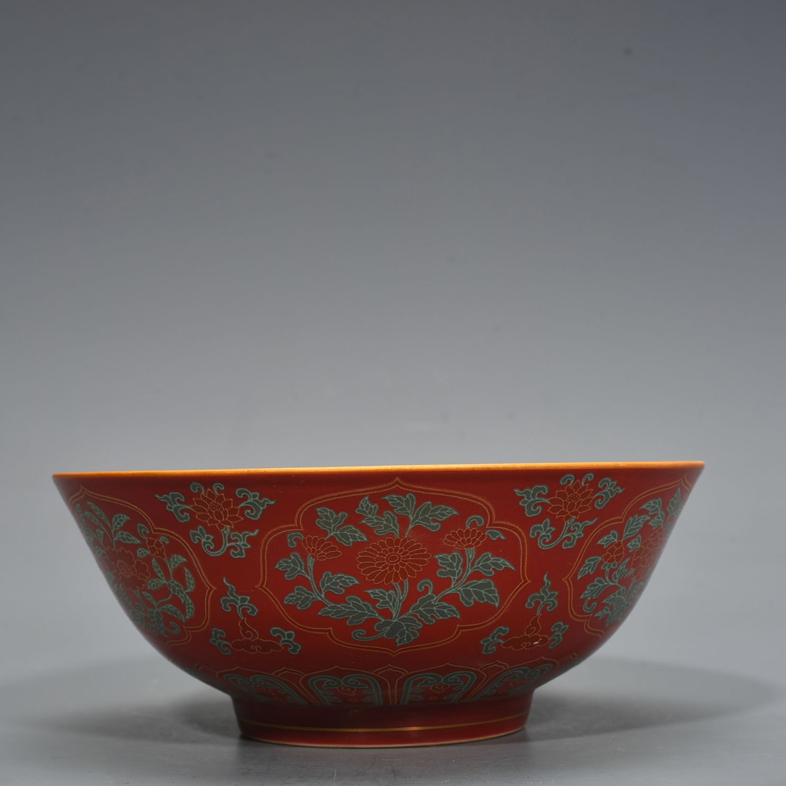 An Exquisite Chinese red glaze redAnd green colored bowl: Size: Height 7 cm - Widthh 20 cm Materials: Porcelain Time Period:Ming dynasty Attribution: chenghua Object: bowl