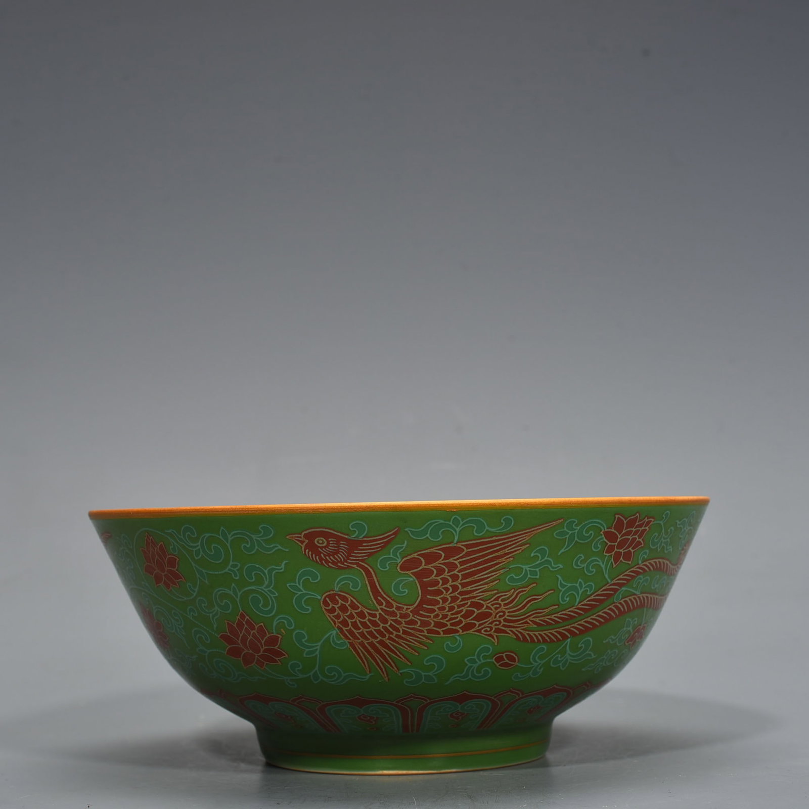 An Exquisite Chinese green glaze redAnd green bowl: Size: Height 7 cm - Widthh 20 cm Materials: Porcelain Time Period:Ming dynasty Attribution: chenghua Object: bowl