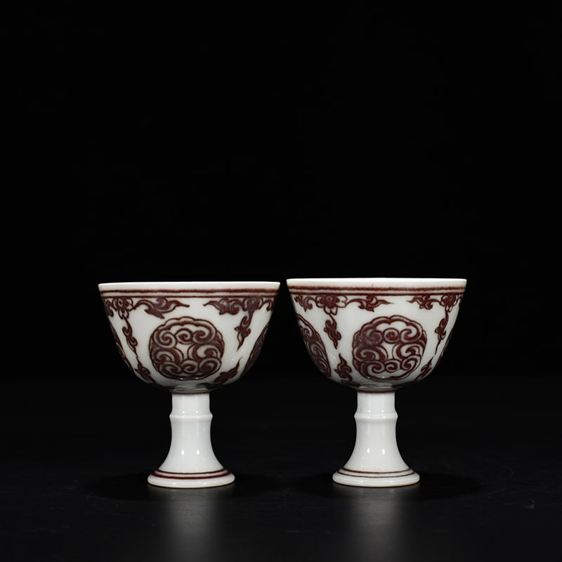 An Exquisite Chinese underglaze stem cup: Size: Height 8.5 cm - Widthh 7.5 cm Materials: Porcelain Time Period:Ming dynasty Attribution: chenghua Object: cup