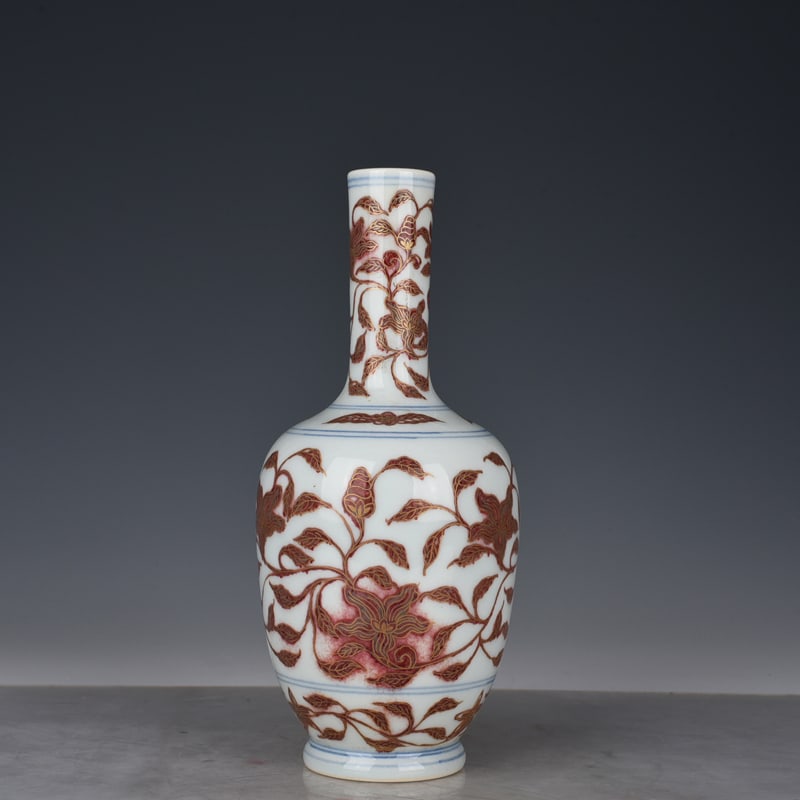 An Exquisite Chinese underglaze red vase (1 of 9)