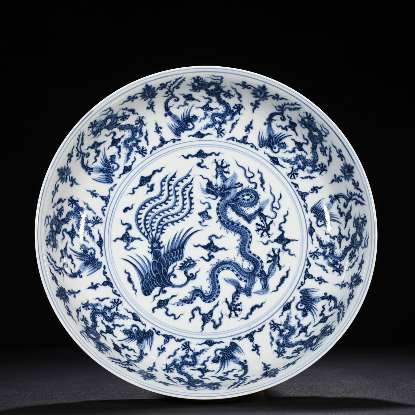 An Exquisite Chinese blue and white dish (1 of 9)