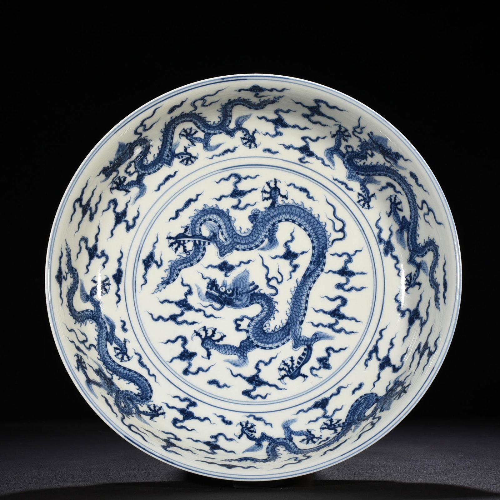 An Exquisite Chinese blue and white nine-dragon pattern plate (1 of 9)
