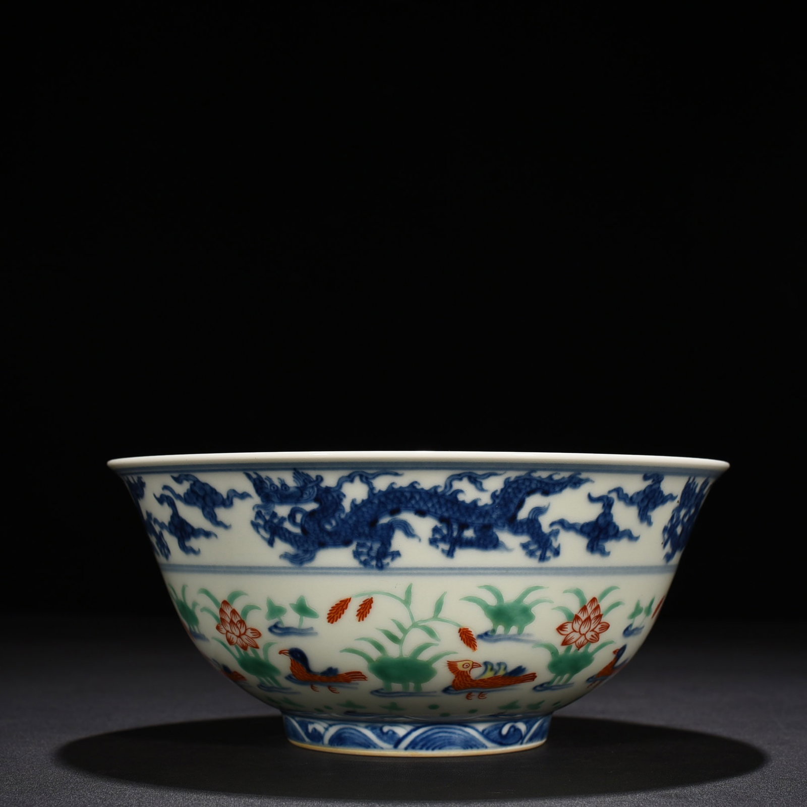 An Exquisite Chinese blue and white bowl (1 of 9)