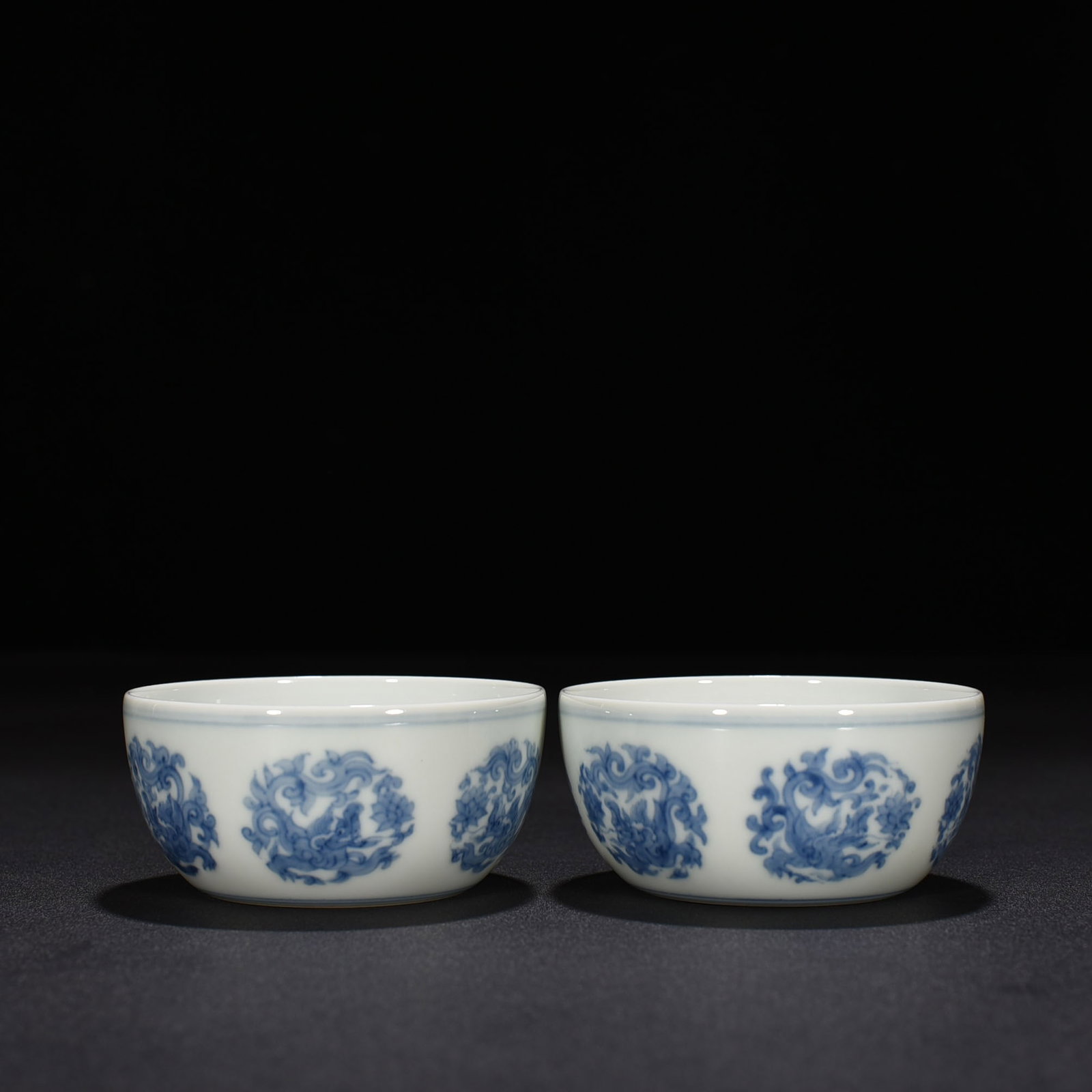 An Exquisite Chinese blue and white dragon pattern cup: Size: Height 4 cm - Widthh 8 cm Materials: Porcelain Time Period:Ming dynasty Attribution: chenghua Object: cup