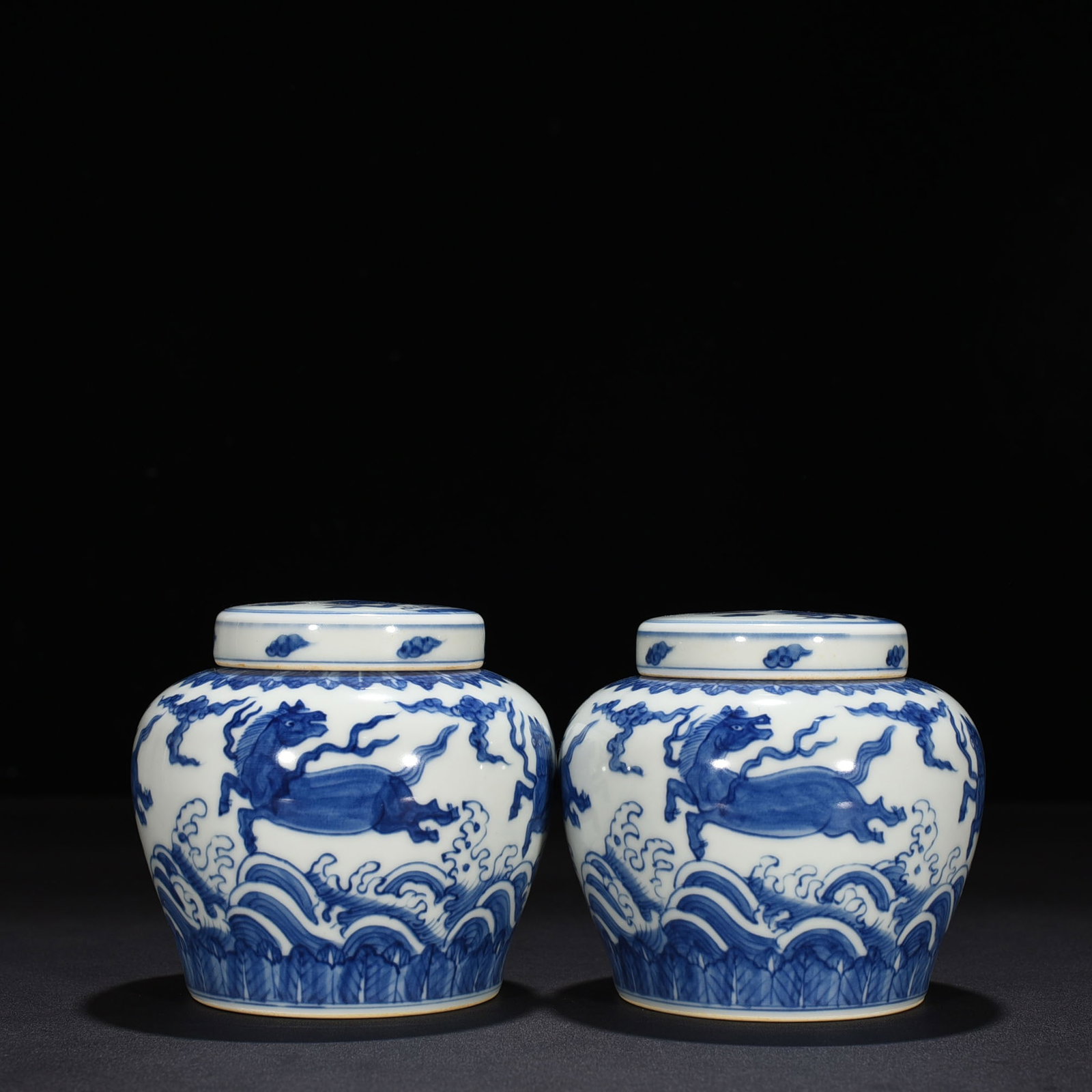 An Exquisite Chinese blue and white Tianzi jar: Size: Height 12 cm - Widthh 13 cm Materials: Porcelain Time Period:Ming dynasty Attribution: chenghua Object: jar