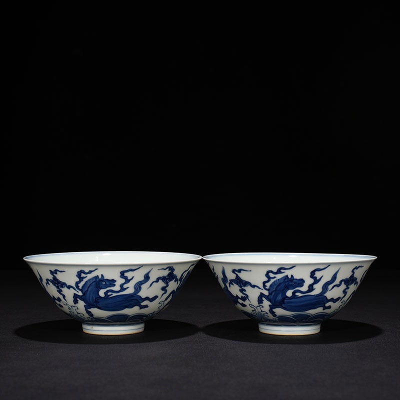 An Exquisite Chinese blue and white palace bowl: Size: Height 6.5 cm - Widthh 15 cm Materials: Porcelain Time Period:Ming dynasty Attribution: chenghua Object: bowl