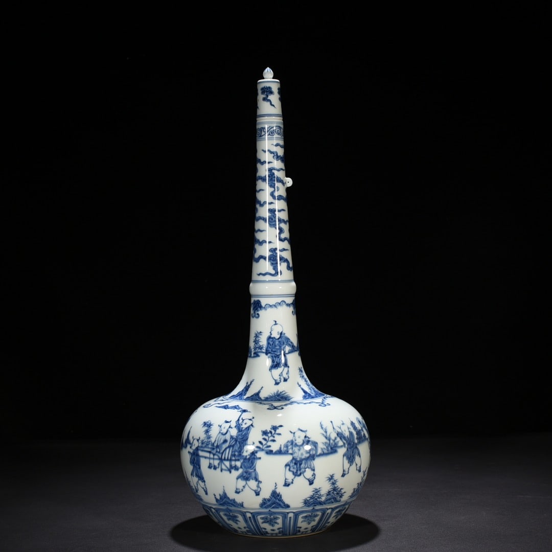 An Exquisite Chinese blue and white long-neck bottle (1 of 9)