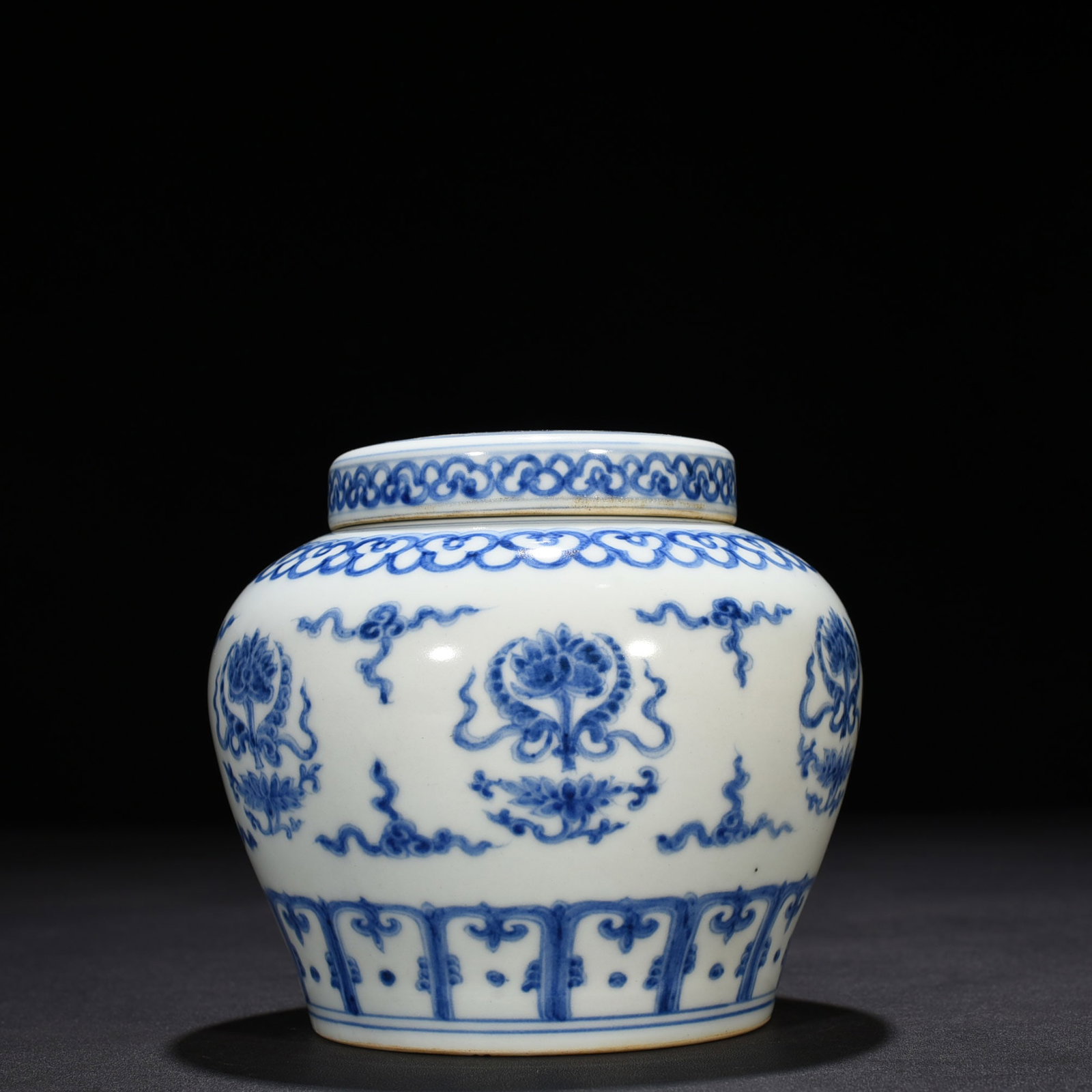 An Exquisite Chinese blue and white Tianzi jar: Size: Height 12 cm - Widthh 13 cm Materials: Porcelain Time Period:Ming dynasty Attribution: chenghua Object: jar
