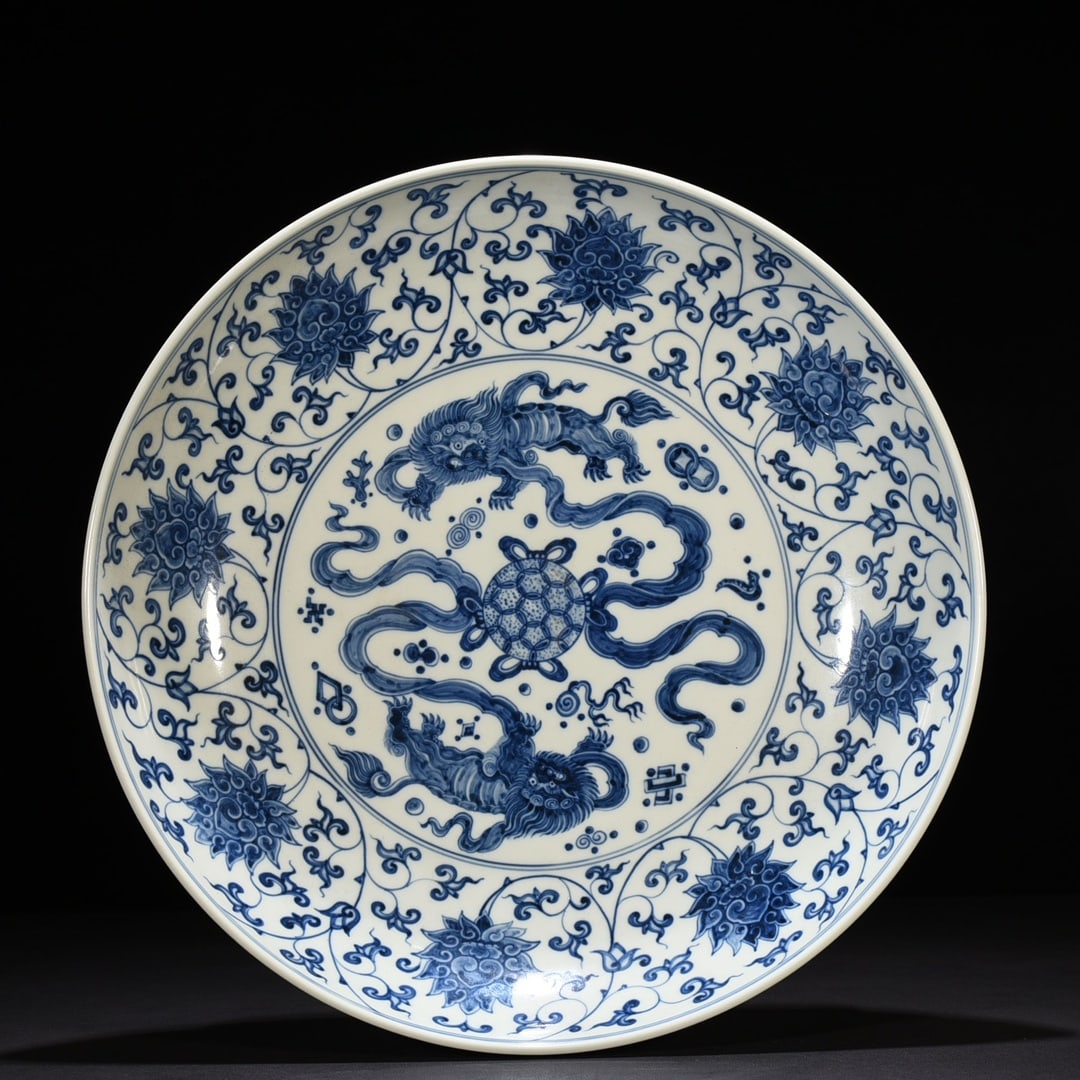 An Exquisite Chinese blue and white dish (1 of 9)