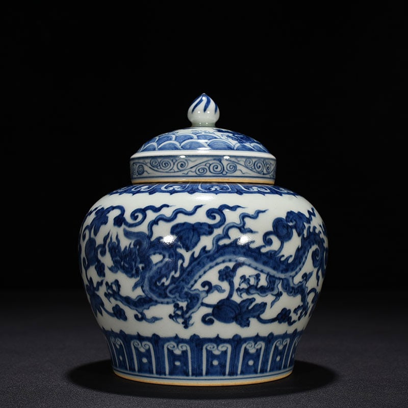 An Exquisite Chinese blue and white lid jar: Size: Height 19 cm - Widthh 18 cm Materials: Porcelain Time Period:Ming dynasty Attribution: chenghua Object: jar