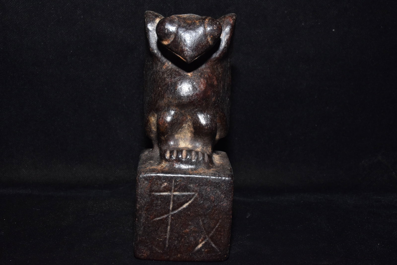 Chinese hongshang culture jade carved sculpture: Size: Height 15.5 cm - Width 7 cm Materials: Jade Dynasty: Hongshan Culture Attribution: 3000-BC Object: Chinese Antiques