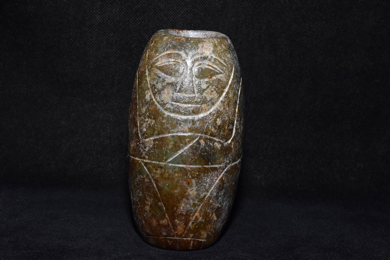 Chinese hongshang culture jade carved sculpture: Size: Height 12.5 cm - Width 6.5 cm Materials: Jade Dynasty: Hongshan Culture Attribution: 3000-BC Object: Chinese Antiques