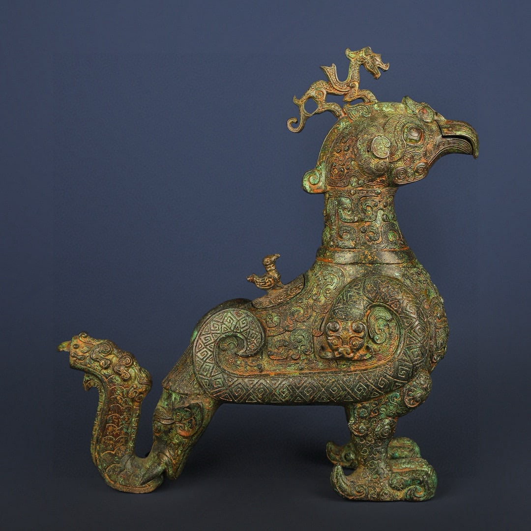 An Exquisite Chinese Bronze Man Gong Bird Statue: Size: Height 34 cm - Width 30 cm Materials: Bronze Dynasty: zhou dynasty Attribution: 700-BC Object: Chinese Antiques