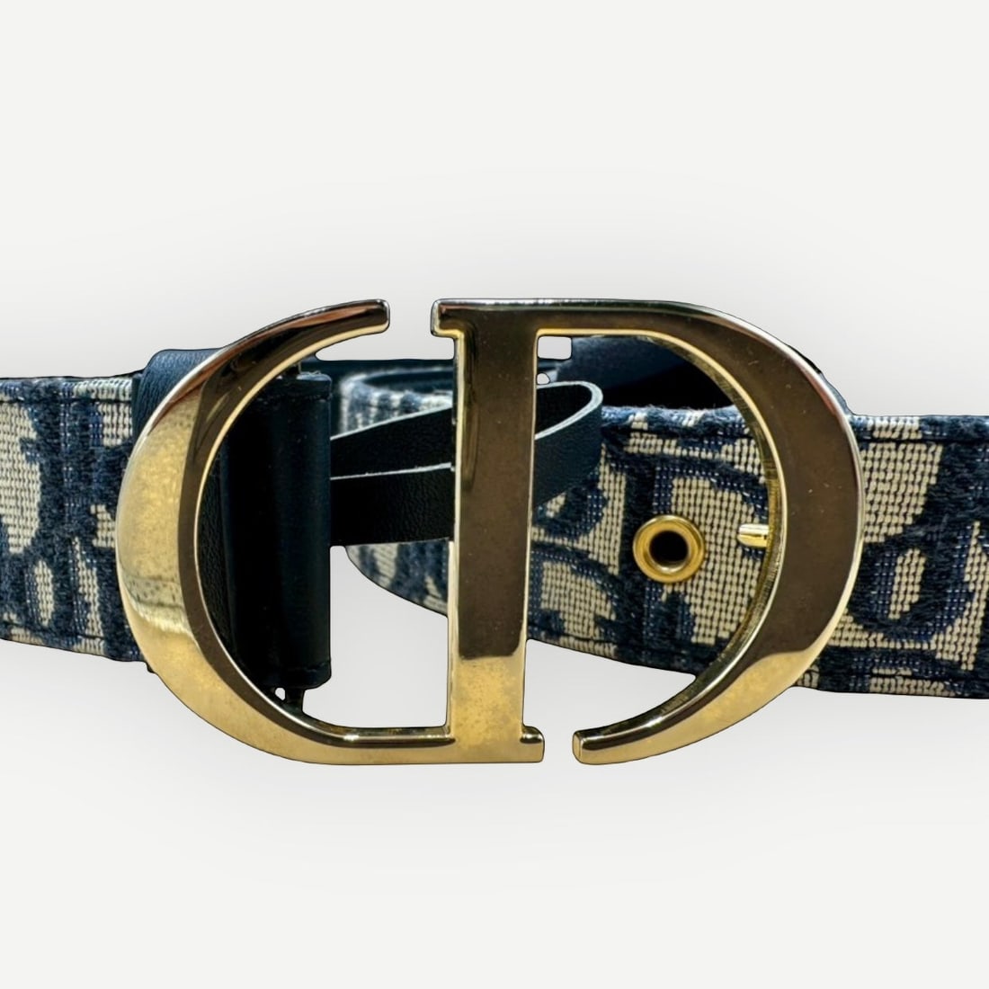 CHRISTIAN DIOR Oblique Jacquard Reversible Belt with CD Buckle, Full Set: Heritage The Dior Oblique canvas — first introduced by Marc Bohan in 1967 — is one of the most enduring and recognizable patterns in the history of luxury fashion. A graphic, interlocking 