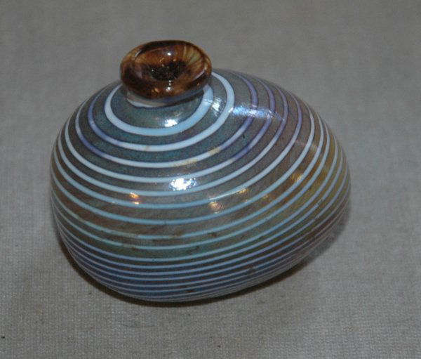 A KOSTA BODA ARTISINAL B VALLIEN 48520, 1960s. This: A KOSTA BODA ARTISINAL B VALLIEN 48520, 1960s. This design was created by Bertil Vallien, one of the groundbreaking figures in Swedish glass art who joined the firm of Kosta Boda in 1964. height 2 1/2