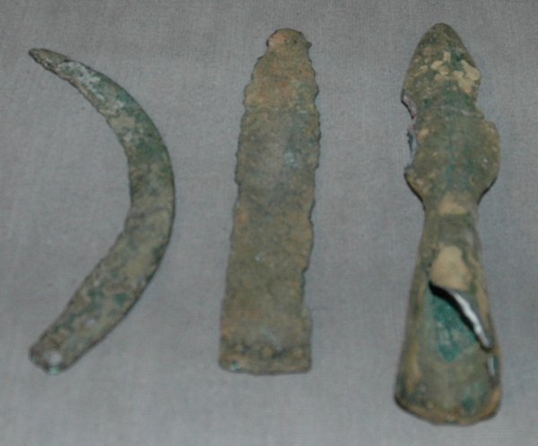 A GROUP OF ARCHAIC BRONZE SWORD BLADES, covered wi: A GROUP OF ARCHAIC BRONZE SWORD BLADES, covered with malachite encrustation and burial adhesion, two blades and one spearhead, longest 7"